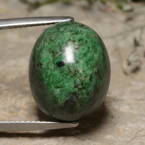 21.53ct 자연스러운 짙은 녹색 앉아-앉아, 타원형, 불투명체
