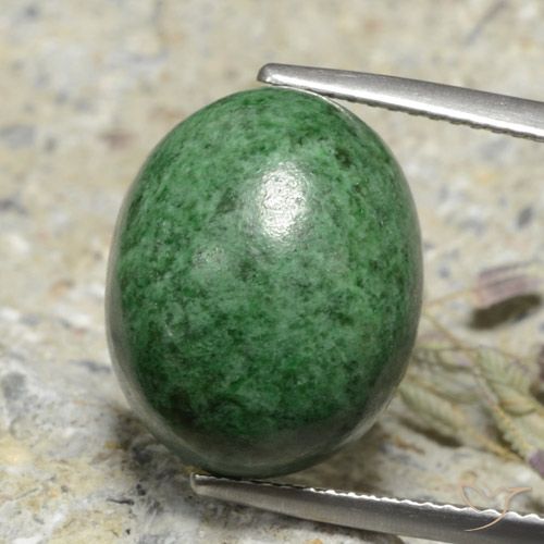 18.72ct 자연스러운 옅은 소나무 녹색 앉아-앉아, 타원형, 불투명체