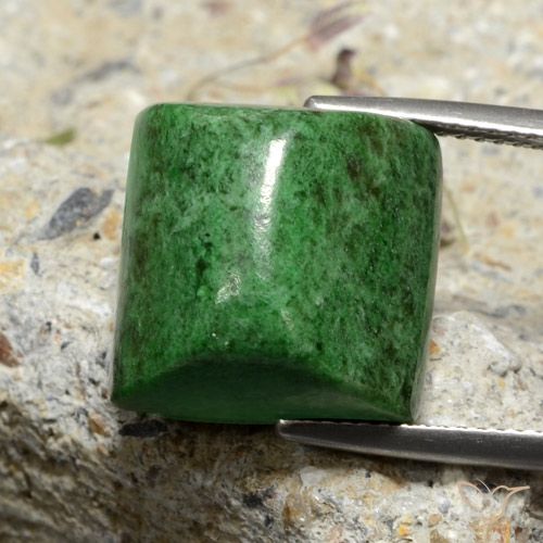 23.44ct 자연스러운 짙은 녹색 앉아-앉아, 정사각형, 불투명체