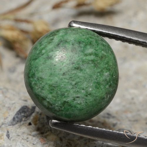 7.68ct 자연스러운 옅은 소나무 녹색 앉아-앉아, 둥근, 불투명체