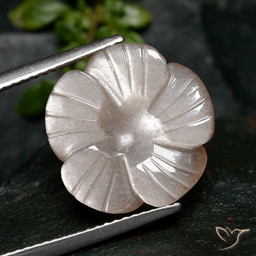 7.28ct 자연스러운 매우 밝은 분홍색 월장석, 플라워 컷, 투명한