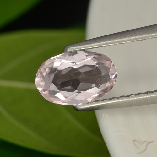 0.82ct 자연스러운 플라밍고 핑크 모르가나이트, 타원형, VVS-VS