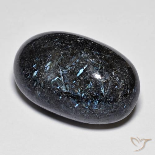 28.08ct 자연스러운 블루 스파클이 있는 블랙 누움마이트, 타원형, 불투명체