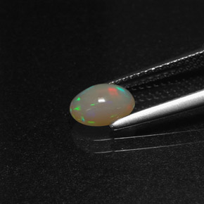 0.58캐럿 천연 멀티컬러 오팔, 타원형 컷, 7.1×5.2 mm, 투명한