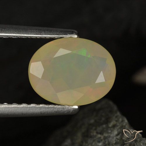 0.97ct 자연스러운 다색 오팔, 타원형, 투명/반투명