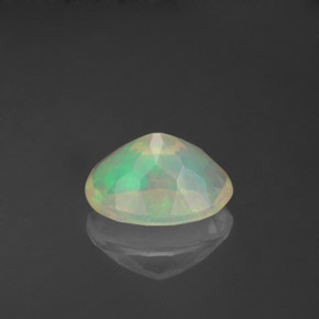 0.80캐럿 천연 멀티컬러 오팔, 투명한, 8.2×6.2 mm, 투명/반투명