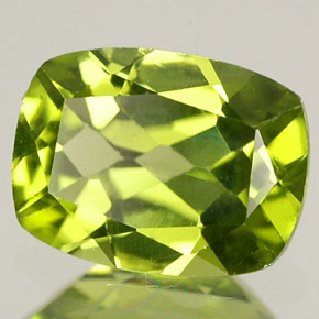 1.45캐럿 천연 생기 있는 그린 페리도트, 쿠션 컷, 8.2×6.1 mm, VVS-VS