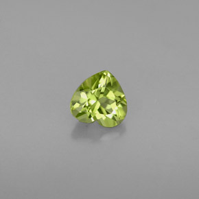 0.56캐럿 천연 생기 있는 그린 페리도트, 하트 모양, 5.1×4.9 mm, VS