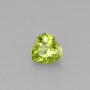 0.52캐럿 천연 생기 있는 그린 페리도트, 하트 모양, 5.2×5 mm, VS