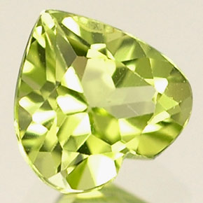0.50캐럿 천연 생기 있는 그린 페리도트, 하트 모양, 5.1×5.1 mm, VVS-VS