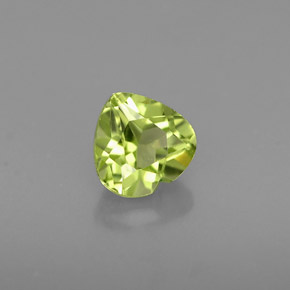 0.57캐럿 천연 생기 있는 그린 페리도트, 하트 모양, 5.1×5 mm, VS