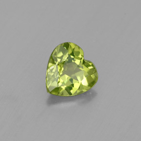 0.44캐럿 천연 생기 있는 그린 페리도트, 하트 모양, 4.9×4.9 mm, VS