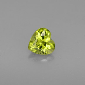 0.49캐럿 천연 생기 있는 그린 페리도트, 하트 모양, 4.9×5 mm, VS