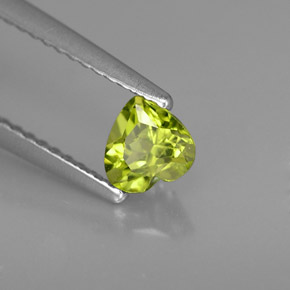 0.49캐럿 천연 생기 있는 그린 페리도트, 하트 모양, 4.9×5 mm, VS