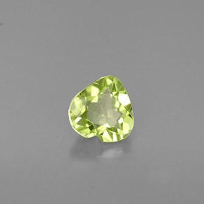 0.54캐럿 천연 생기 있는 그린 페리도트, 하트 모양, 5.2×5.1 mm, VVS-VS