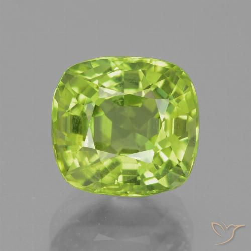 2.61ct 자연스러운 라이트 라이블리 그린 감람석, 방석, VS