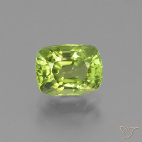 2.04ct 자연스러운 미디엄 그린 감람석, 방석, VS