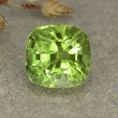 2.40ct 자연스러운 미디엄 그린 감람석, 방석, VVS-VS