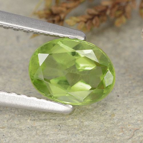 1.24ct 자연스러운 미디엄 그린 감람석, 타원형, VS