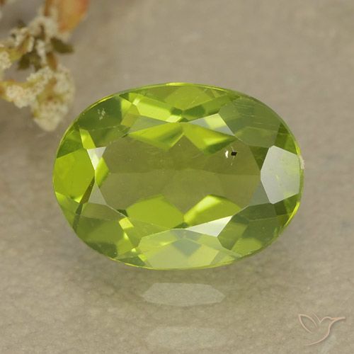 1.37ct 자연스러운 미디엄 그린 감람석, 타원형, VS