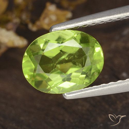 1.38ct 자연스러운 활기찬 녹색 감람석, 타원형, VS