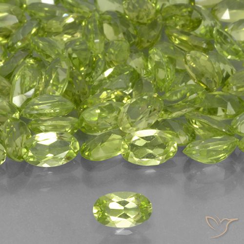 0.24ct 자연스러운 미디엄 그린 감람석, 타원형, VVS-VS