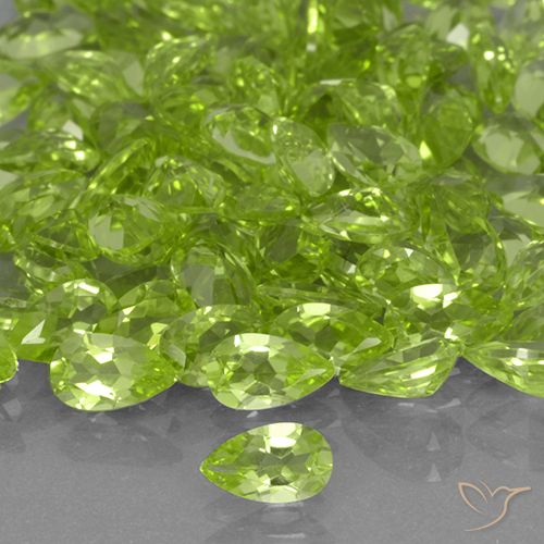 0.21ct 자연스러운 미디엄 그린 감람석, 배 모양, VVS-VS