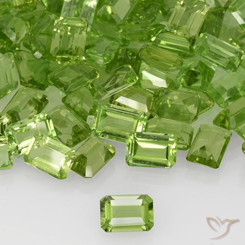 0.59ct 자연스러운 미디엄 그린 감람석, 에메랄드 컷, VVS-VS