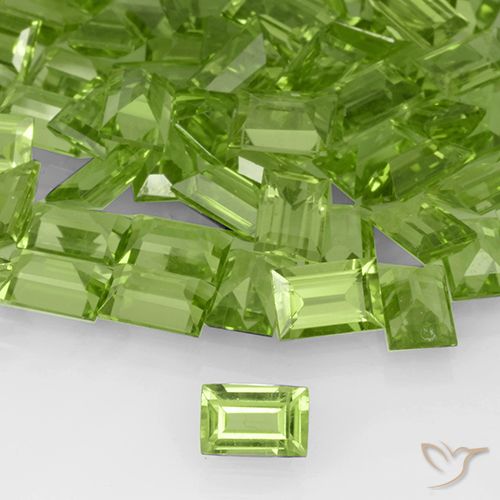 0.61ct 자연스러운 미디엄 그린 감람석, 바게트, VVS-VS