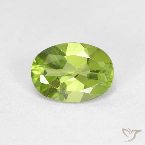0.88ct 자연스러운 활기찬 녹색 감람석, 타원형, VS