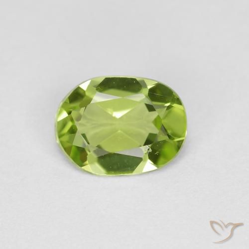 0.71ct 자연스러운 활기찬 녹색 감람석, 타원형, VS