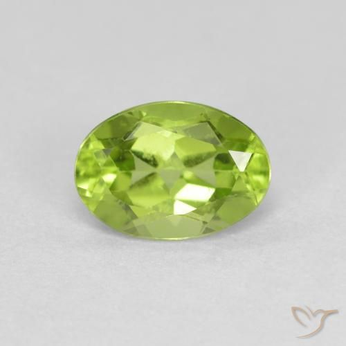0.92ct 자연스러운 활기찬 녹색 감람석, 타원형, VS