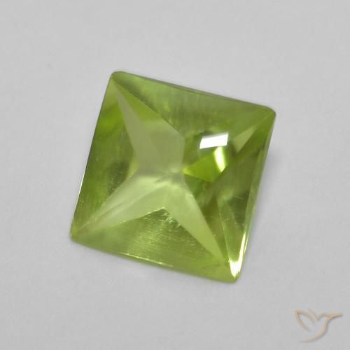 0.93ct 자연스러운 라이트 라이블리 그린 감람석, 정사각형, 투명한