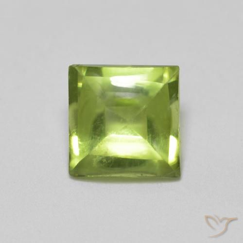 0.74ct 자연스러운 미디엄 그린 감람석, 정사각형, 투명한