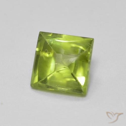 0.77ct 자연스러운 활기찬 녹색 감람석, 정사각형, 투명한
