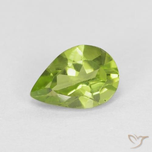 0.78ct 자연스러운 미디엄 그린 감람석, 배 모양, VS