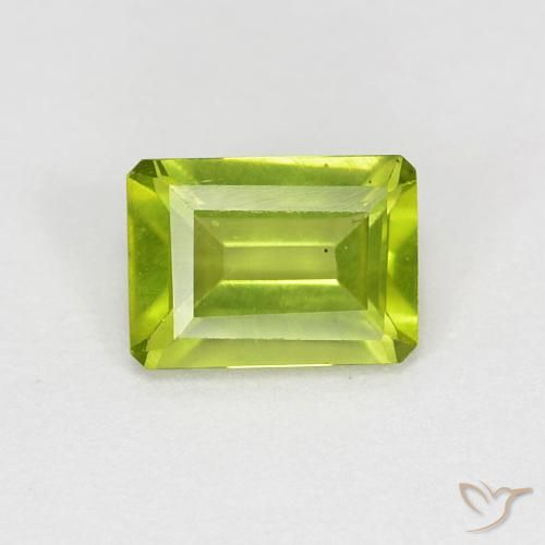 1.03ct 자연스러운 미디엄 그린 감람석, 에메랄드 컷, VS