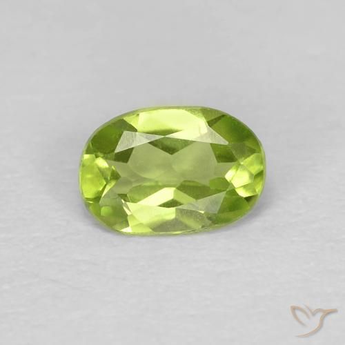 0.59ct 자연스러운 활기찬 녹색 감람석, 타원형, VS