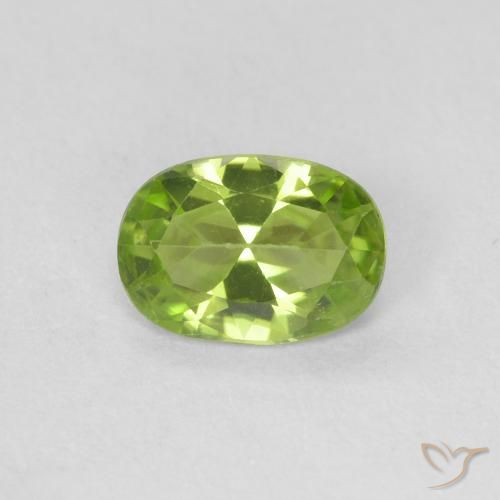 0.76ct 자연스러운 활기찬 녹색 감람석, 타원형, VVS-VS