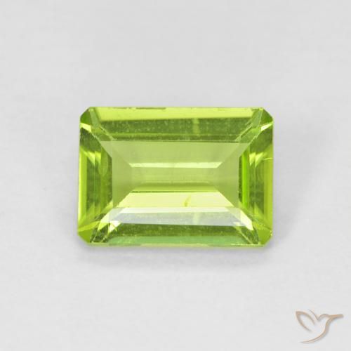 0.92ct 자연스러운 밝은 녹색 감람석, 에메랄드 컷, VS