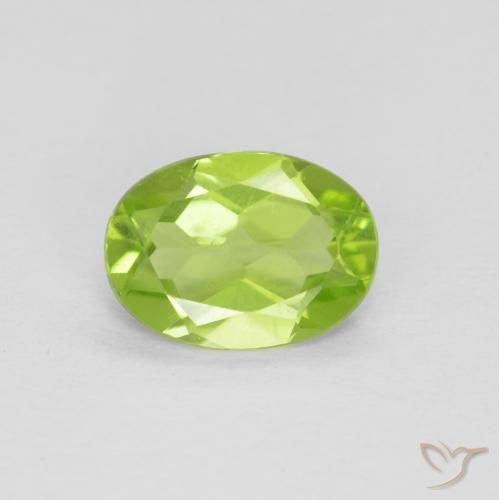 1.00ct 자연스러운 활기찬 녹색 감람석, 타원형, VVS-VS