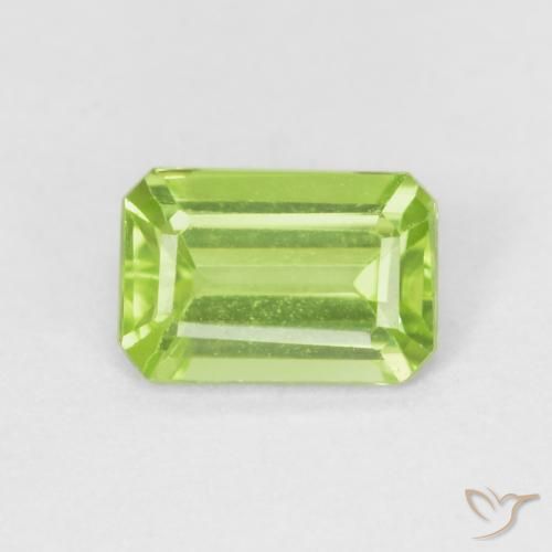 0.55ct 자연스러운 라이트 라이블리 그린 감람석, 에메랄드 컷, VVS