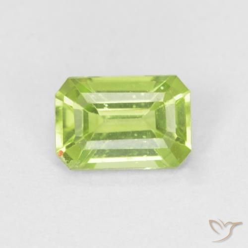 0.52ct 자연스러운 라이트 라이블리 그린 감람석, 에메랄드 컷, VVS