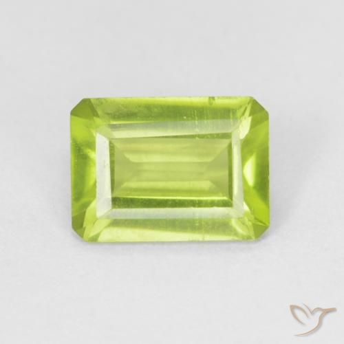 0.88ct 자연스러운 밝은 녹색 감람석, 에메랄드 컷, VVS