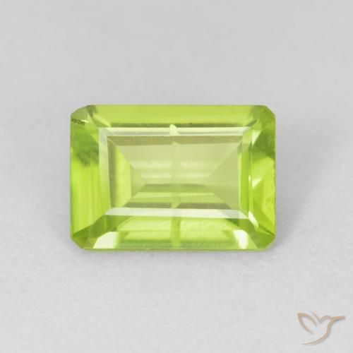 0.95ct 자연스러운 밝은 녹색 감람석, 에메랄드 컷, VS