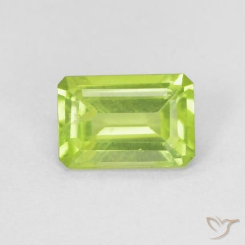 0.56ct 자연스러운 밝은 녹색 감람석, 에메랄드 컷, VS