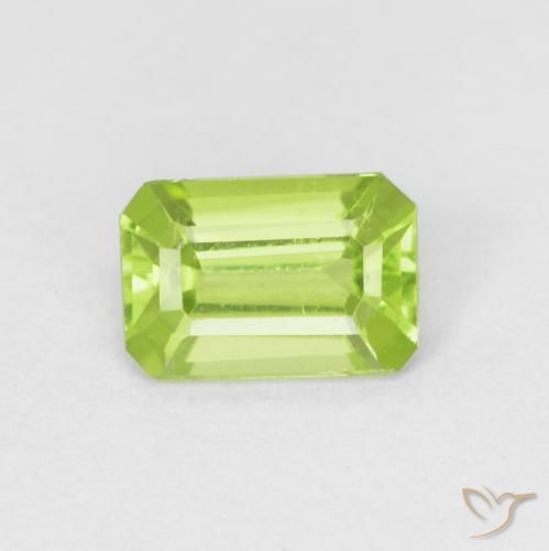 0.55ct 자연스러운 밝은 녹색 감람석, 에메랄드 컷, VVS