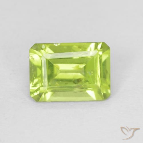 1.01ct 자연스러운 미디엄 그린 감람석, 에메랄드 컷, VS