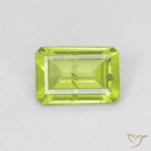 0.86ct 자연스러운 미디엄 그린 감람석, 에메랄드 컷, VS