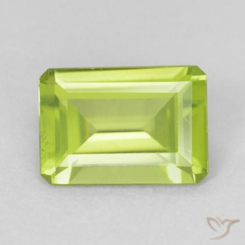 0.80ct 자연스러운 미디엄 그린 감람석, 에메랄드 컷, VVS